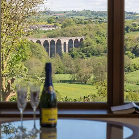 Summerhouse 4* Bristol