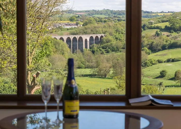 Summerhouse 4* Bristol